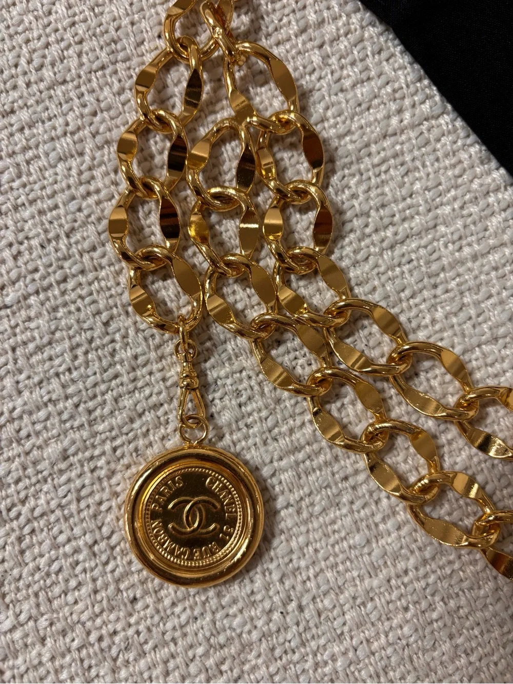 Authentic CHANEL vintage gold plated chain links double belt 75cm